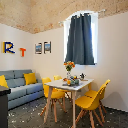 Guesthost - Stayart - Contemporary For Travellers