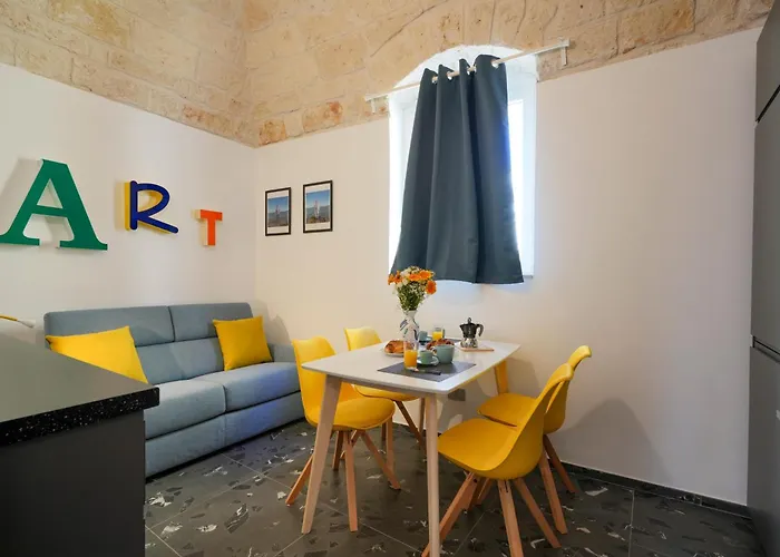 Guesthost - Stayart - Contemporary For Travellers